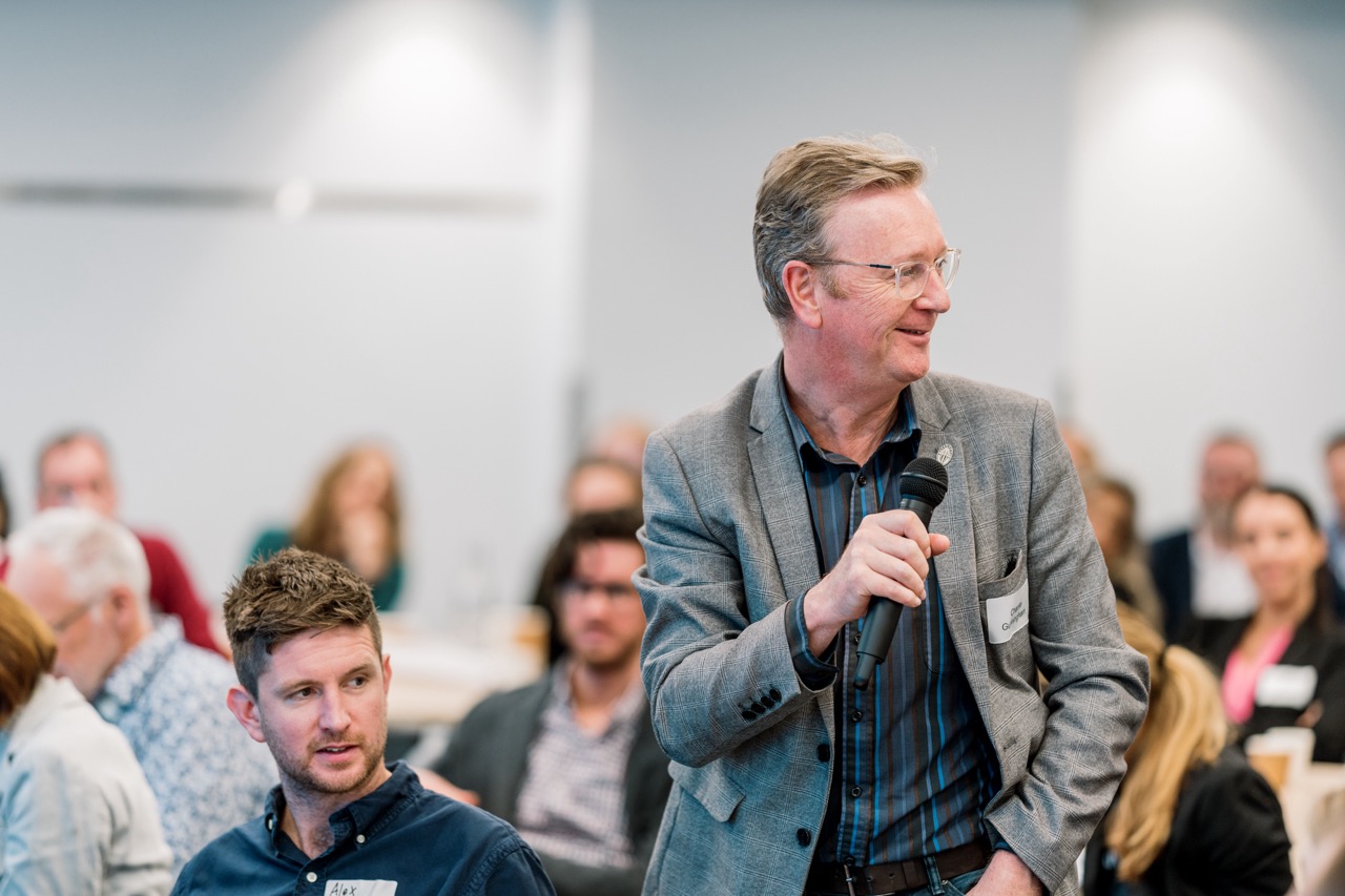 A table discussion at a Meshpoints event