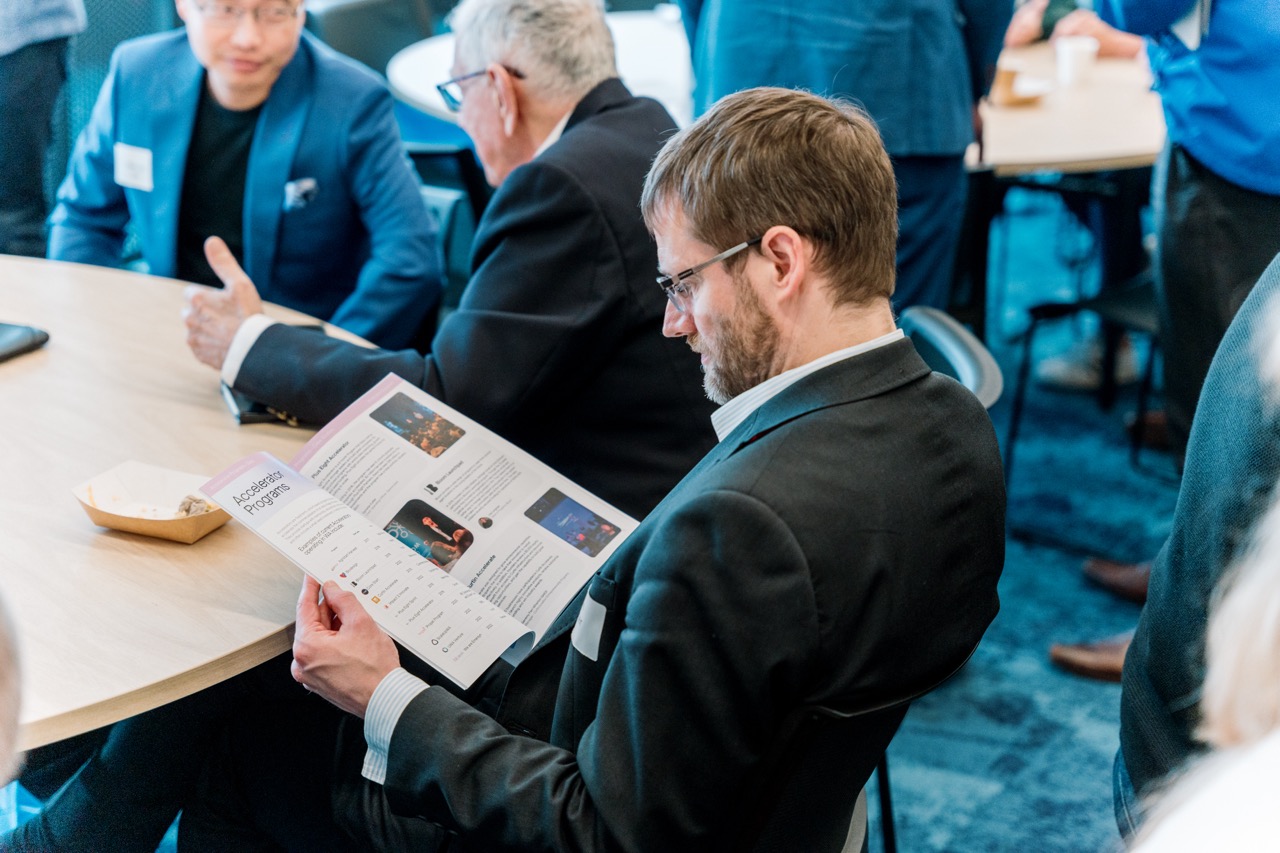 A full room at a Meshpoints event